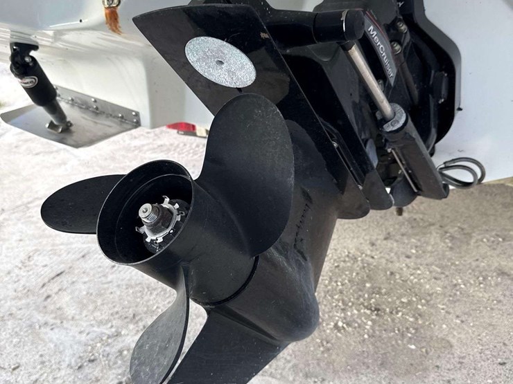 2009-mariah-sc23-23ft.-cabin-cruiser-with-t/a-boat-trailer-image-25