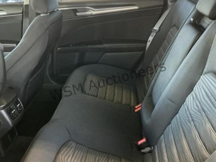 2016-ford-fusion-se-sdn-image-22