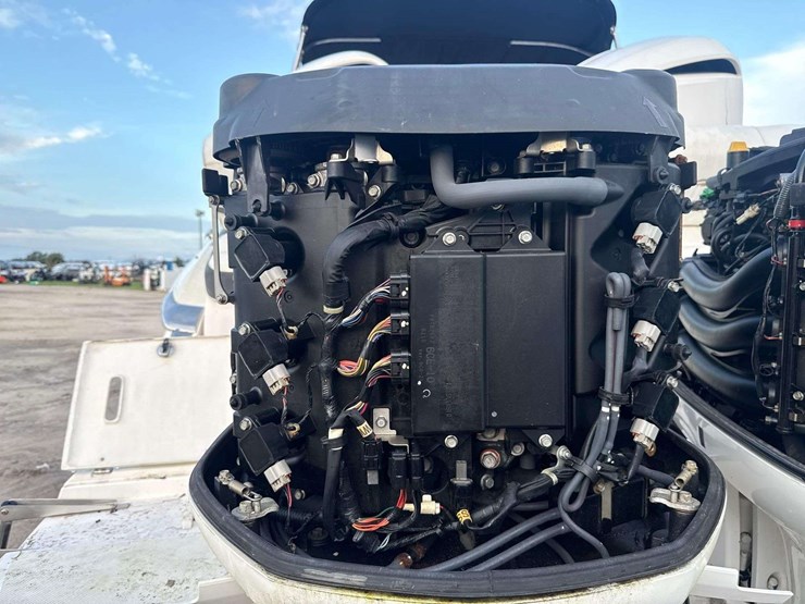 2018-regal-29obx-29ft-yacht-with-34ft-trailer-image-15