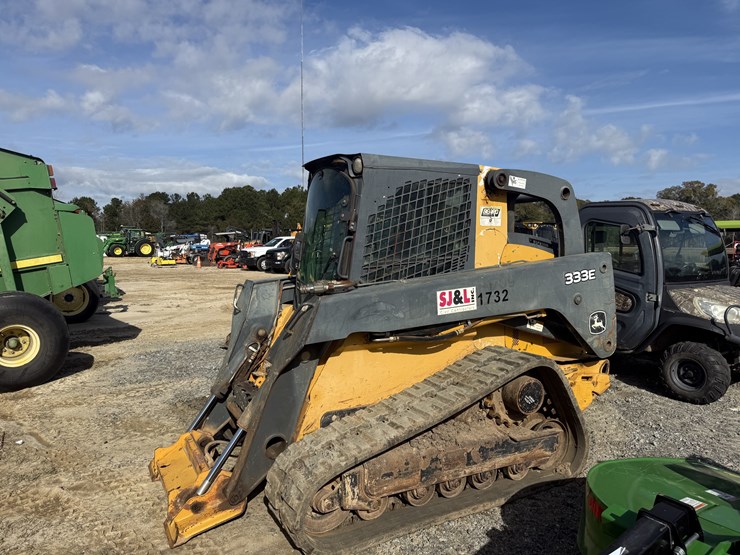 deere-333e-image-1