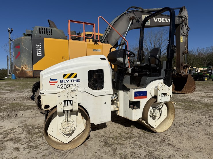 caterpillar-cb24b-image-1