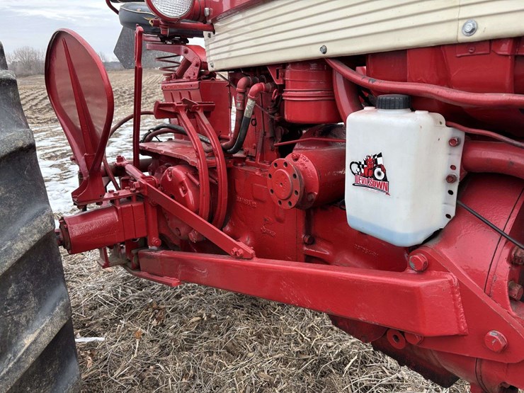 farmall-560-wide-front-(puller?)-image-43