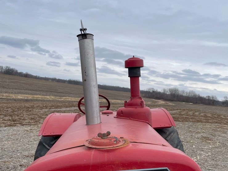 mccormick-deering-wk-40-wide-front-on-rubber-image-11