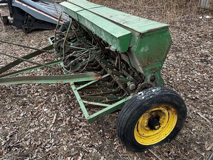 vintage-10'-grain-drill-on-rubber-image-2