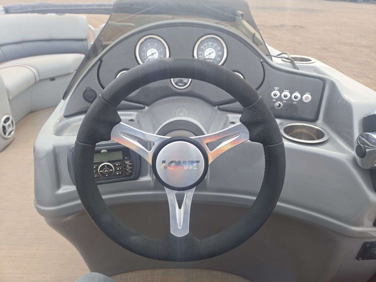 2017-lowe-ss210-pontoon-boat-image-19