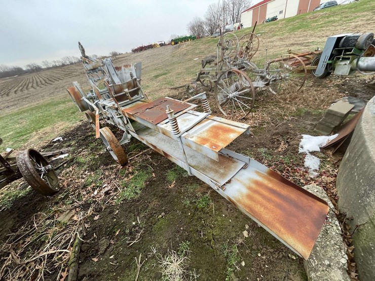 vintage-bale-press-on-steel-image-3