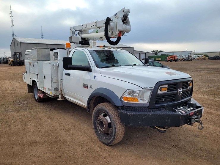 2012-ram-5500-chassis-regular-cab-2d-bucket-truck-image-3