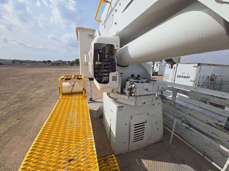 2009-international-7300-image-19