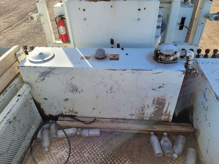 2009-international-harvester-sx525-truck-digger-derrick-truck-image-39