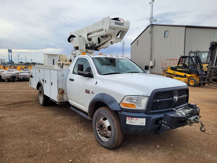 2012-ram-5500-chassis-regular-cab-2d-bucket-truck-image-3