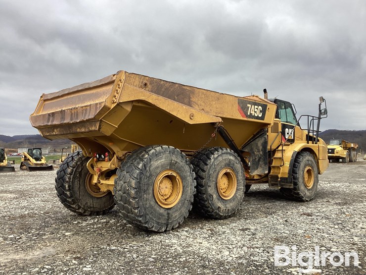 2017-caterpillar-745c-image-5