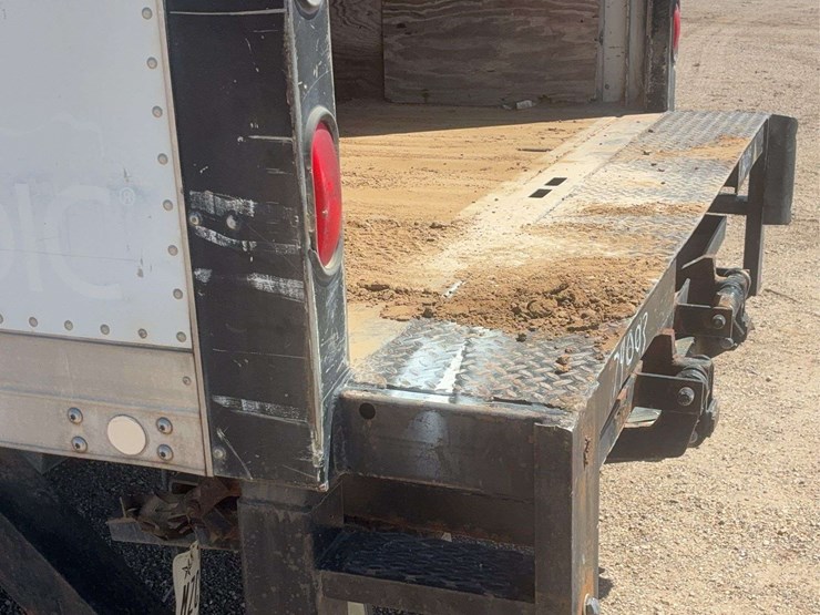 2006-chevrolet-w3500-image-23