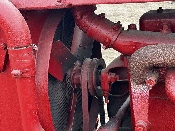 farmall-f-20-narrow-front-on-rubber-image-26