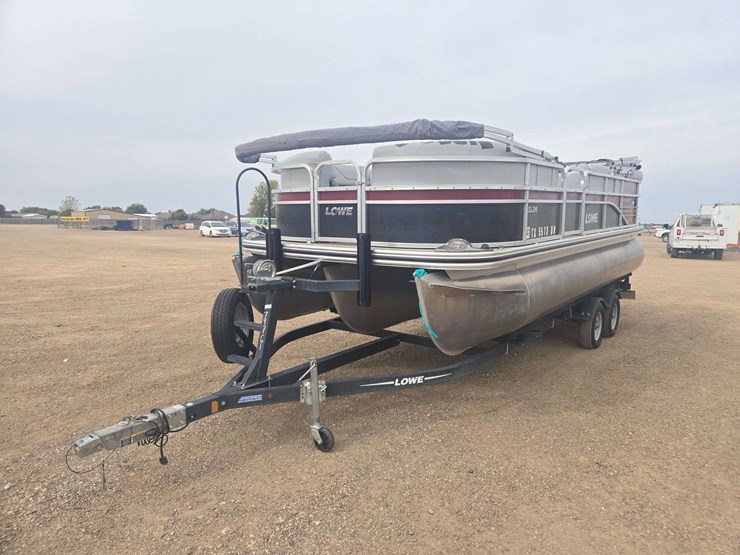 2017-lowe-ss210-pontoon-boat-image-1
