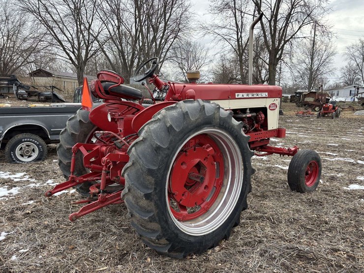 farmall-560-wide-front-(puller?)-image-5