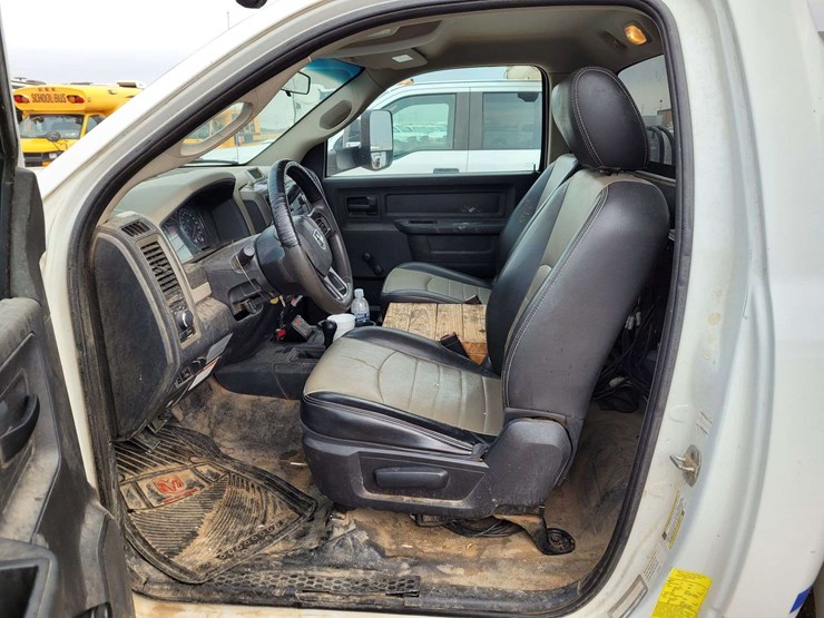 2012-ram-5500-chassis-regular-cab-2d-bucket-truck-image-11