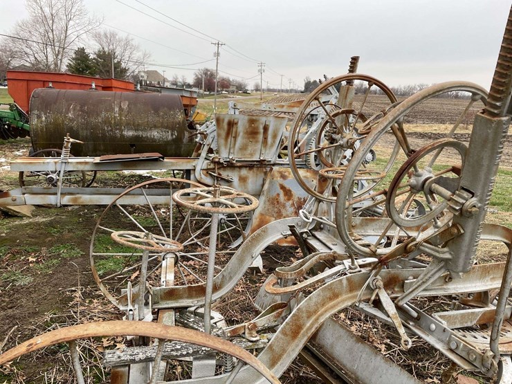 western-wheel-scraper-on-steel-image-25