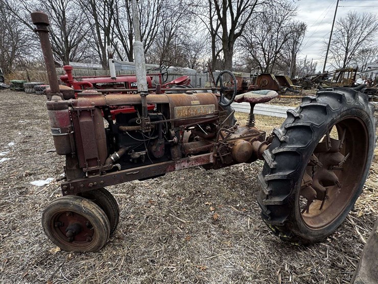 farmall-f-12-narrow-front-on-rubber-image-2