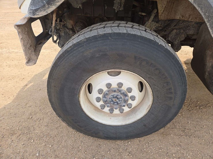 2009-international-7300-image-8