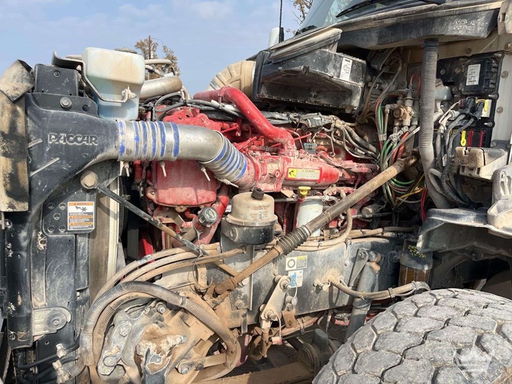 2015-kenworth-t880-image-11