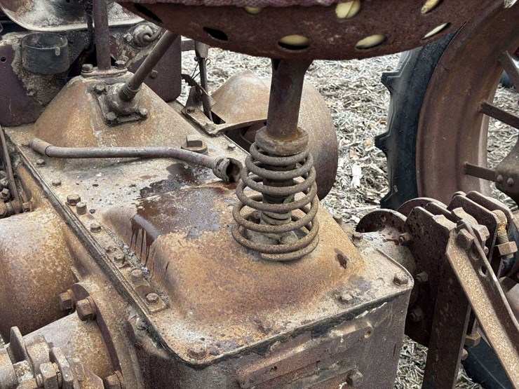 farmall-f-12-narrow-front-on-rubber-image-26