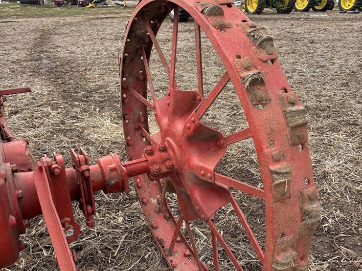 farmall-f-12-single-front-on-rubber-with-cast-steel-rim-and-rear-steel-image-26