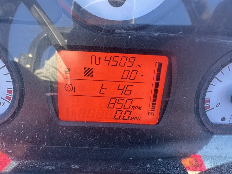 massey-ferguson-4710-image-3