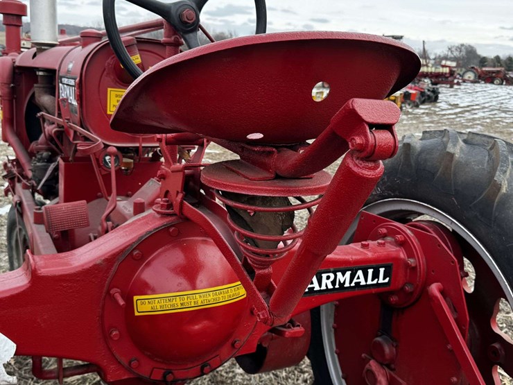 farmall-f-20-narrow-front-on-rubber-image-50