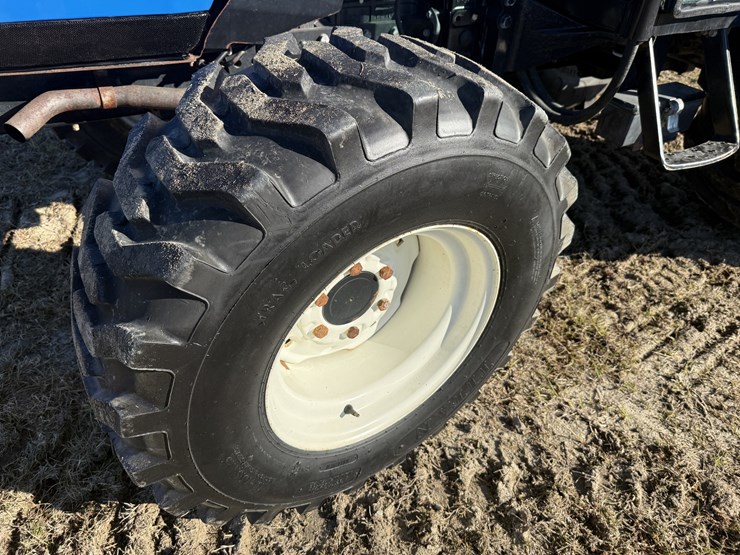 2008-new-holland-t2420-image-10