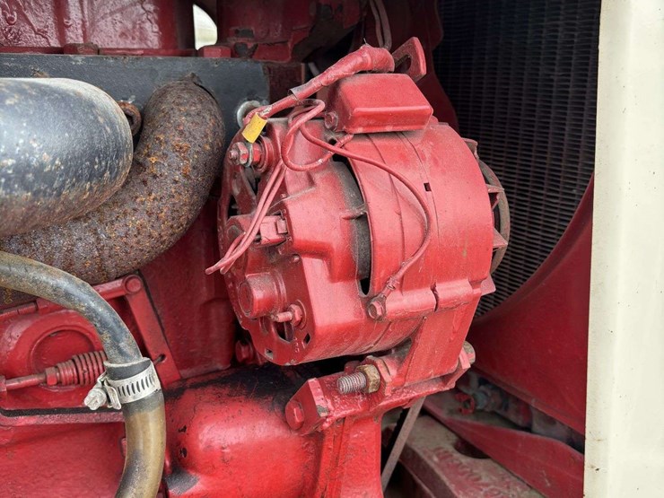 farmall-560-wide-front-(puller?)-image-38