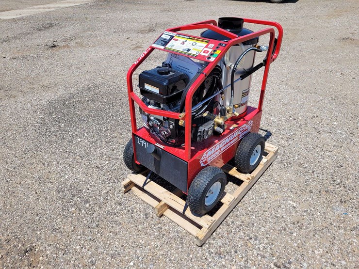 magnum-4000-series-gold-pressure-washer-image-1