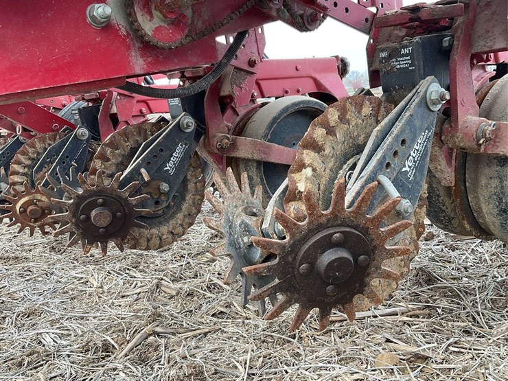 case-ih-cyclo-air-6-row-planter-image-29
