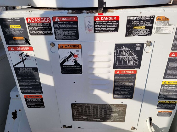 2009-international-harvester-sx525-truck-digger-derrick-truck-image-19