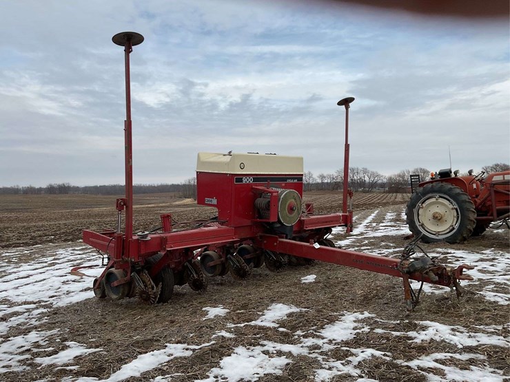 case-ih-cyclo-air-6-row-planter-image-1