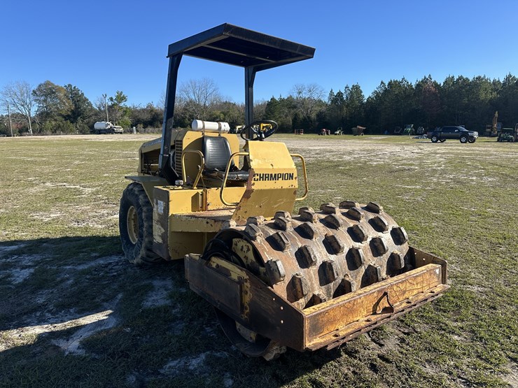 champion-vibratory-roller-image-4