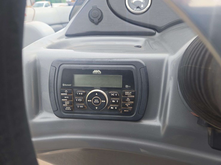 2017-lowe-ss210-pontoon-boat-image-22