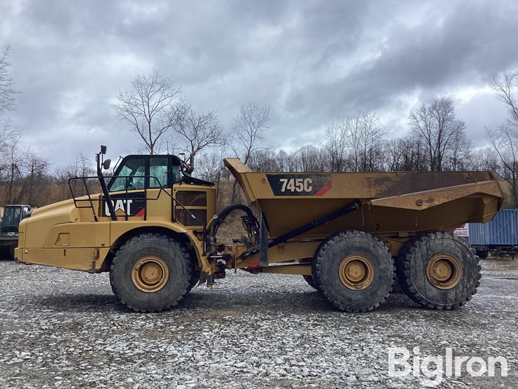 2017-caterpillar-745c-image-8
