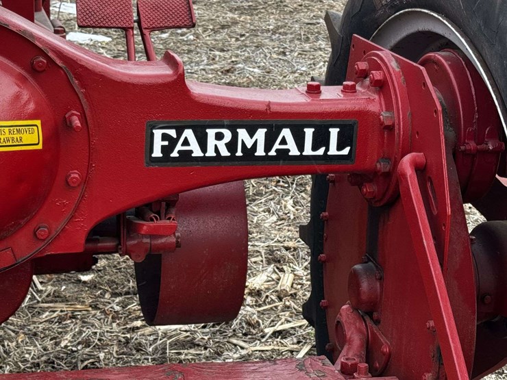 farmall-f-20-narrow-front-on-rubber-image-17