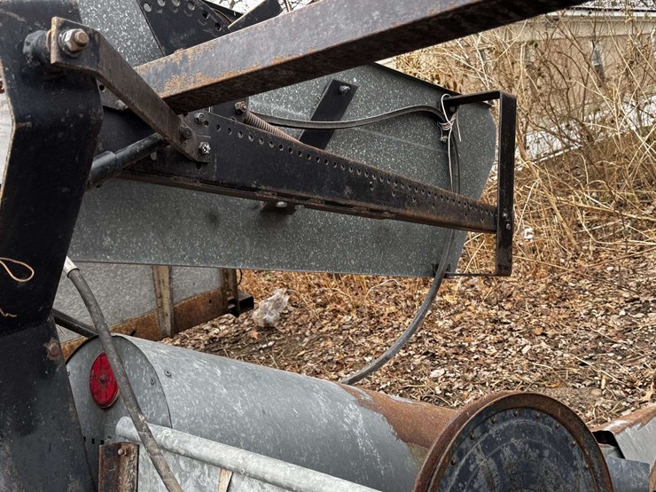 deutz-allis-6-row-corn-head-w/ac-pickup-reel-attachment-image-9