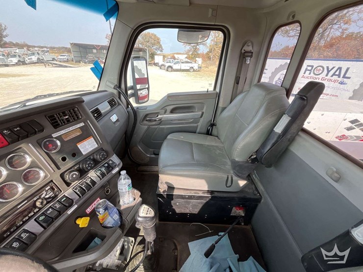 2015-kenworth-t880-image-21