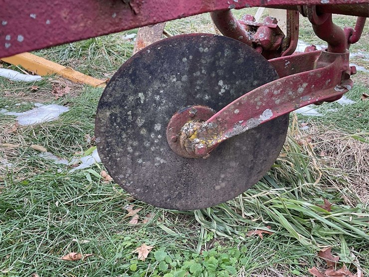 2-bottom-plow-on-steel-image-10