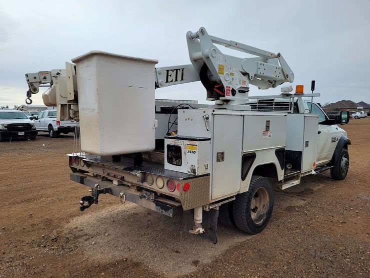 2014-ram-5500-chassis-regular-cab-2d-bucket-truck-image-5