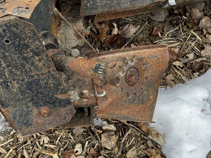 deutz-allis-6-row-corn-head-w/ac-pickup-reel-attachment-image-14