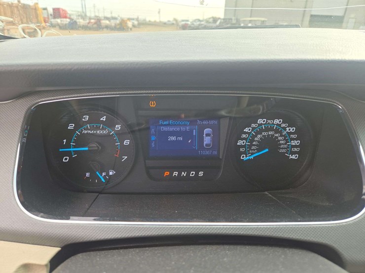 2013-ford-taurus-se-sedan-4d-image-16