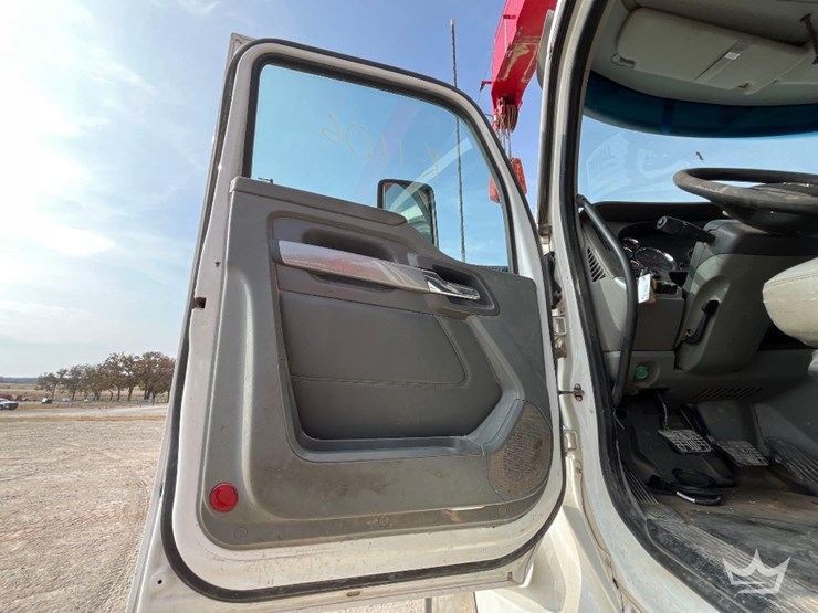 2015-kenworth-t880-image-13