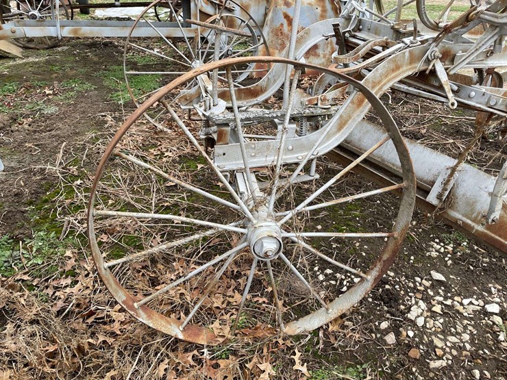 western-wheel-scraper-on-steel-image-24