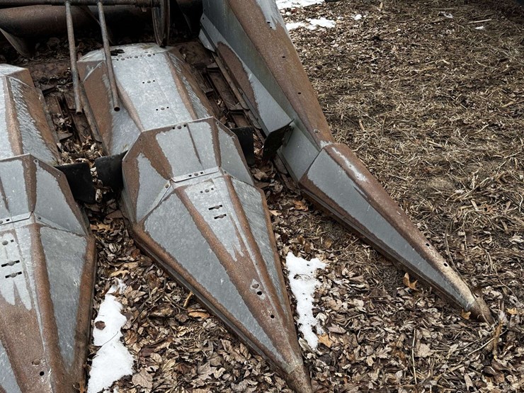 deutz-allis-6-row-corn-head-w/ac-pickup-reel-attachment-image-33