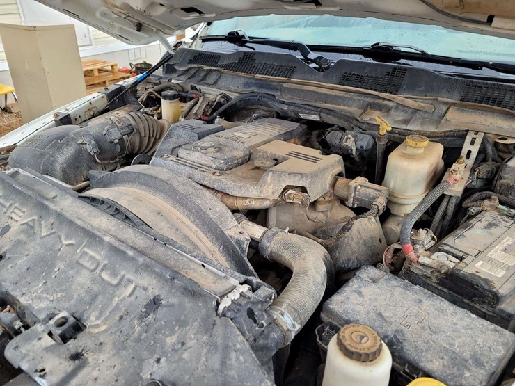 2014-ram-5500-chassis-regular-cab-2d-bucket-truck-image-14