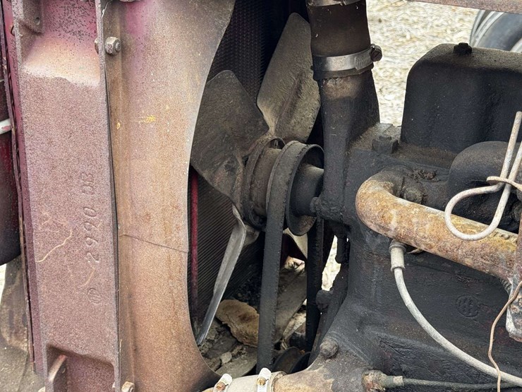 farmall-f-12-narrow-front-on-rubber-image-18