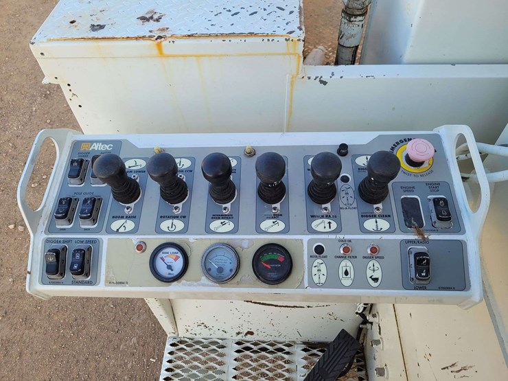 2009-international-harvester-sx525-truck-digger-derrick-truck-image-6